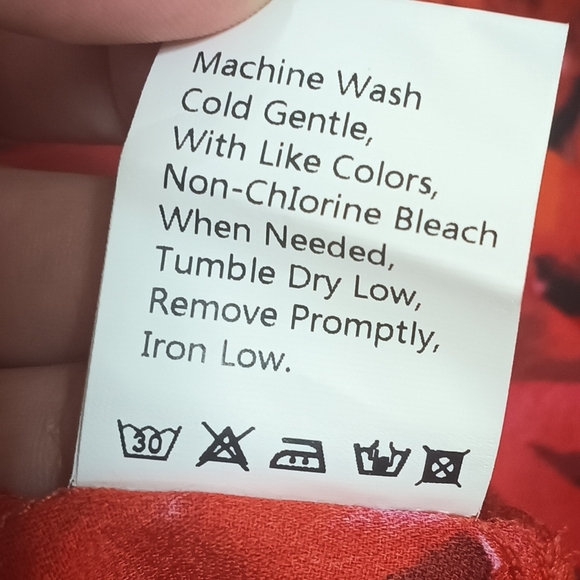 Red and Pink Puff Sleeve Blouse with Notched Collar - Picture 12 of 14